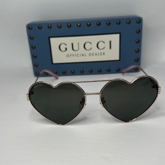 Ship same day - 💯 - New Authentic GUCCI Gold Heart Sunglasses - Picture 3 of 17